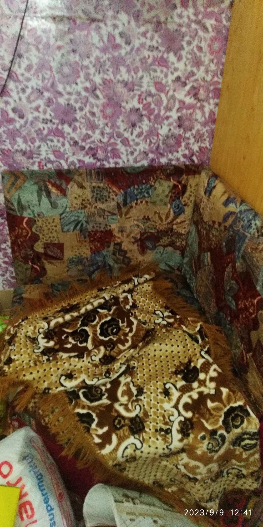 Продам кухонный уголок, мягкий без стола