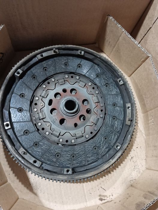 Съединител с маховик к-кт LUK 60001600