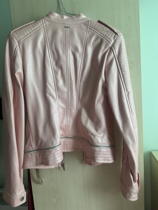 Късо яке GUESS розов цвят, еко кожа