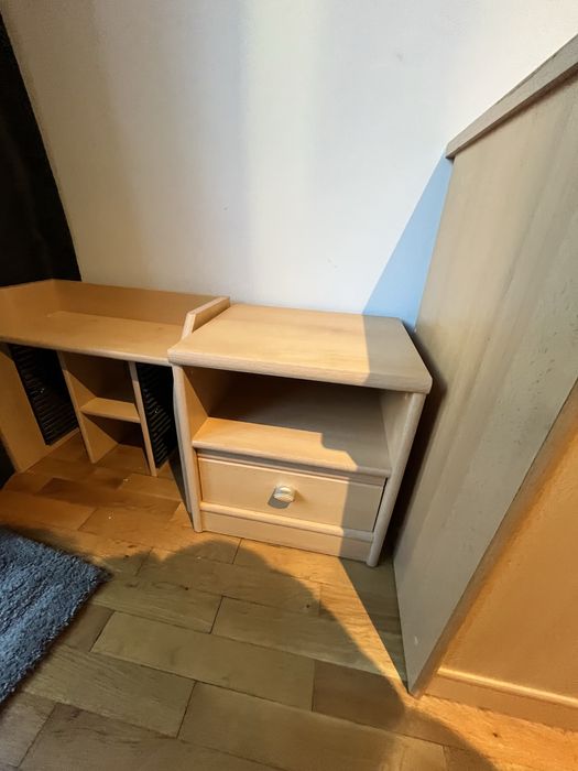 Обзавеждане за стая: легло с матрак, гардеров, шкаф, бюро и етажерки