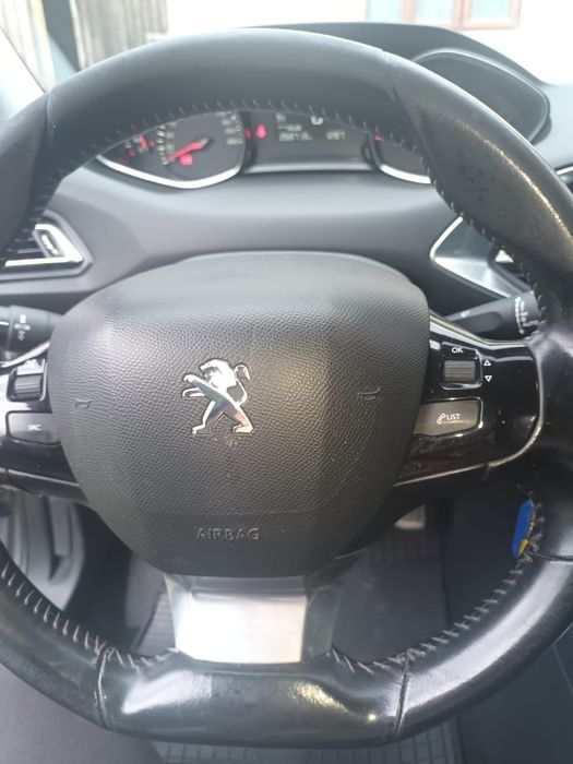 Vând Peugeot Gri 308 2015
