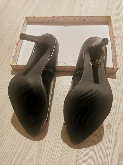 Pantofi eleganți cu toc cui