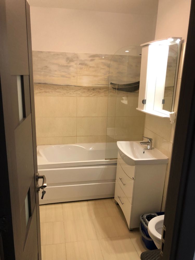 Inchiriez apartament semidecomandat