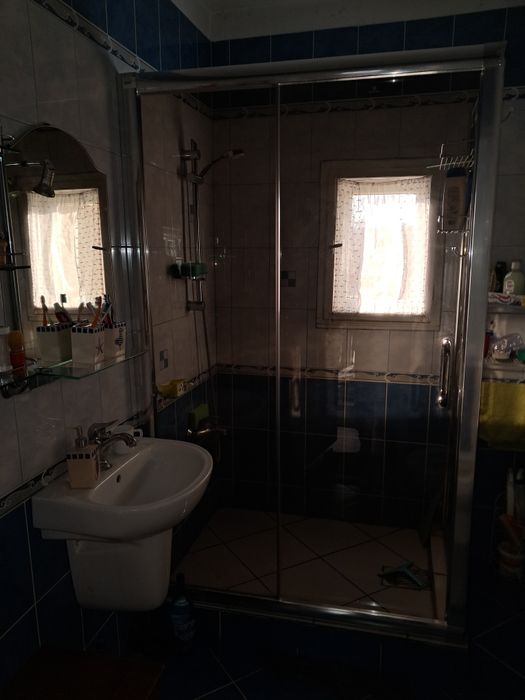 Cabină pentru duș pe colț