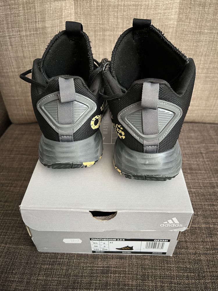 Маратонки adidas 38 номер
