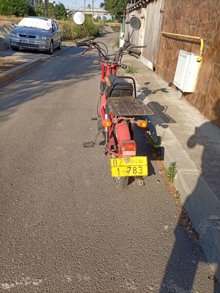 Vând motoretă cu acte!