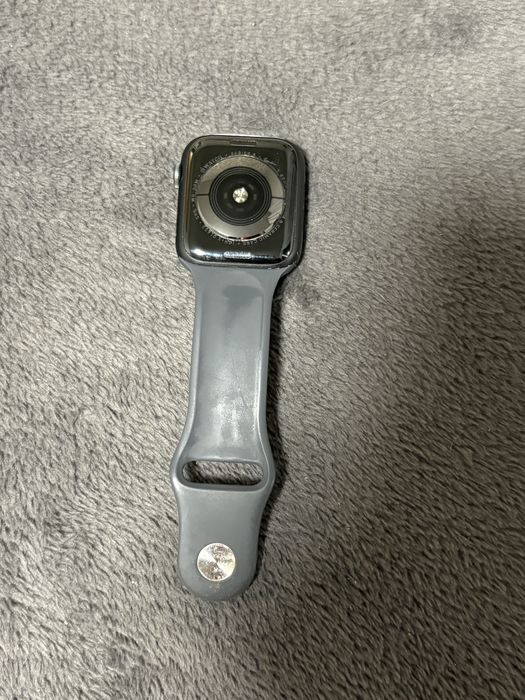 Продавам Apple watch series 5