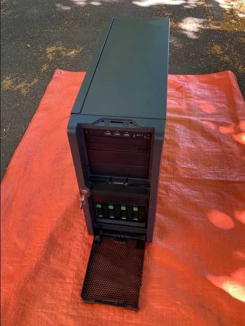 Server Fujitsu Primergy TX200 S6 tower