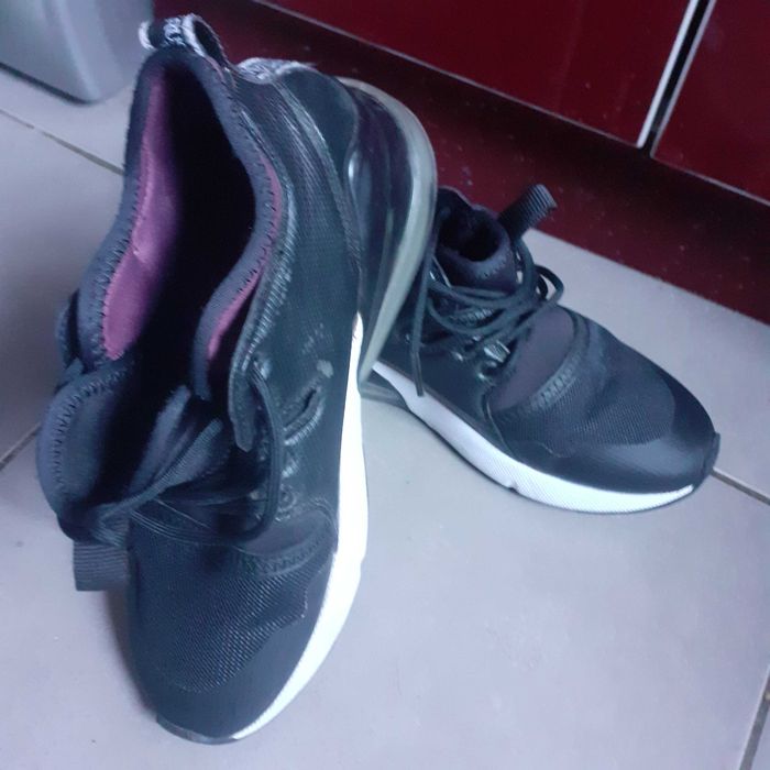 Vand adidasi dama Trussardi Jeans, marimea 35, pret 90 lei