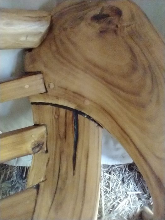 Scaun, sculptură deosebită