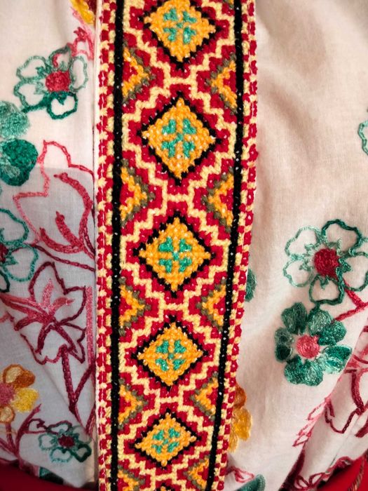 Costum popular stilizat