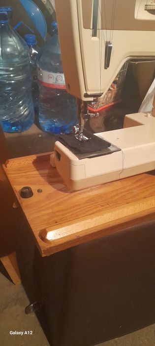 Домашна шевна машина