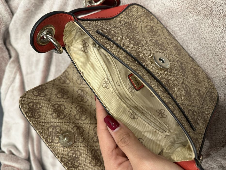 Дамска чанта Guess