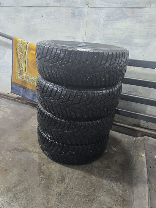 Продам зимние шины в хорошем состоянии,  размер 215×60×16