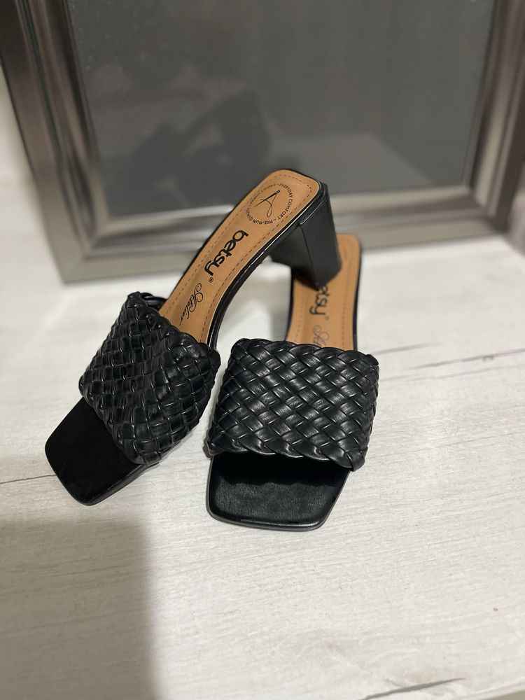 Ayollar tuflisi 37-38 razmerla