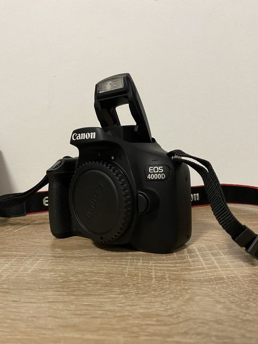 Aparat Canon EOS 4000D + Obiectiv EF-S 18-55mm f/3.5-5.6