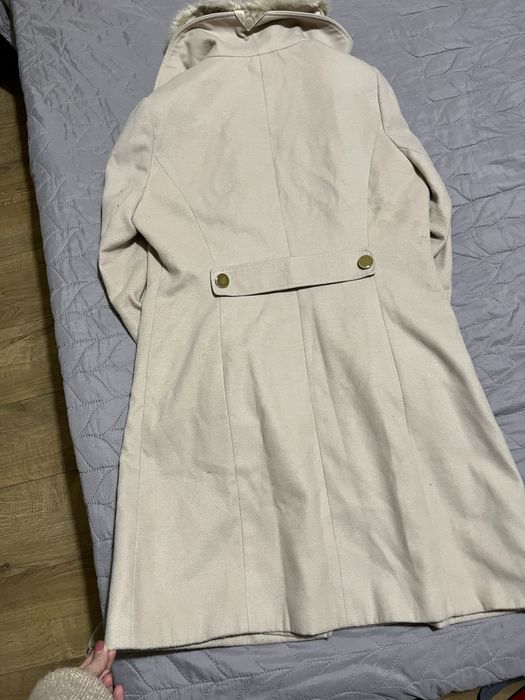 Зимно бежово палто