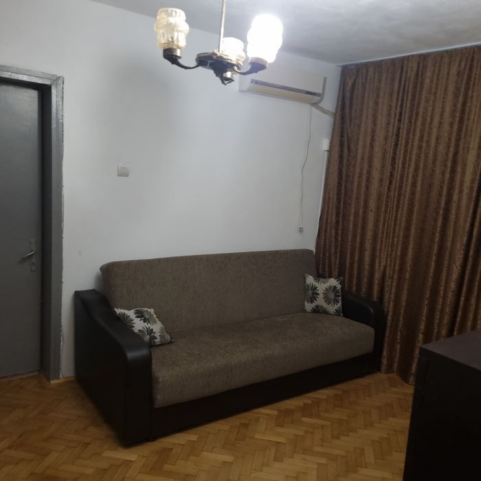 Închiriez apartament cu 2 camere