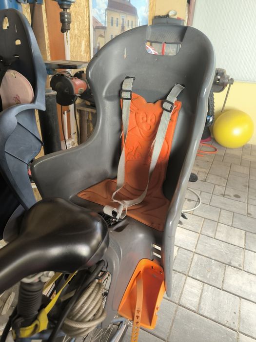 Scaune și biciclete de copii