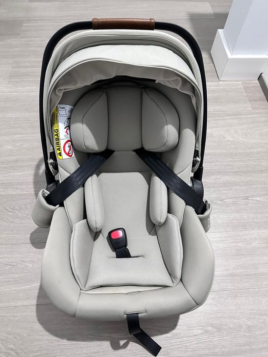 Sistem complet Nuna ARRA Next + TODL + bază Isofix – stare foarte bună