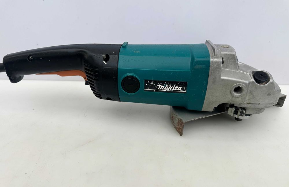 Makita 9069 - Голям ъглошлайф 2000W 230мм