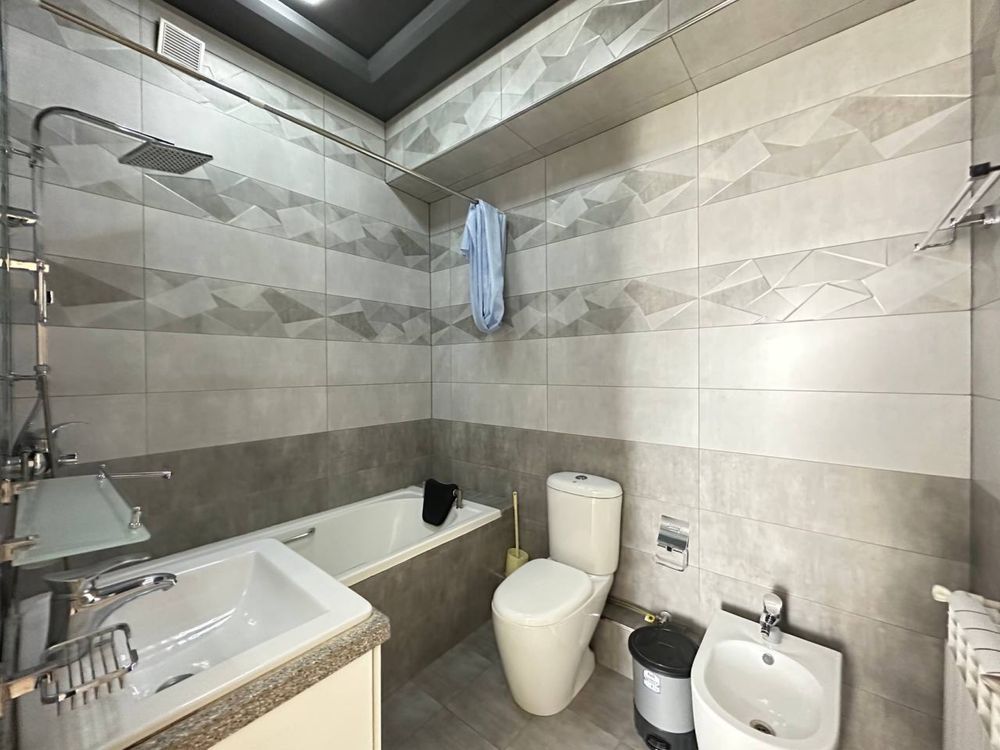 Алайски Новастройка 3 ком 5 этаж 7 этажка все ест фото реално
