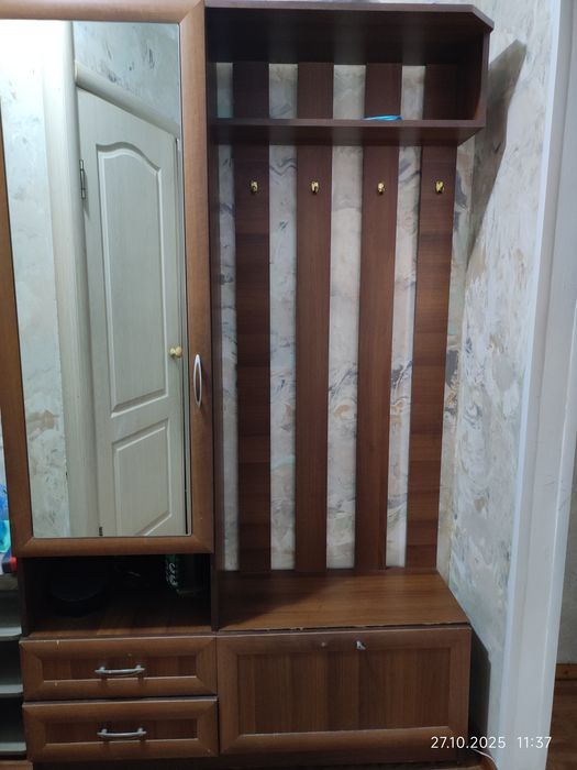 Продам прихожую б/у за 15тыс.Адрес Айнабулак -2, обращат.в любое время