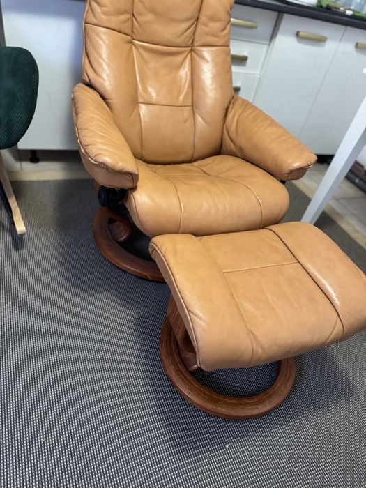 Set Canapea si Fotoliu cu suport pentru picioare PIELE NATIRALA