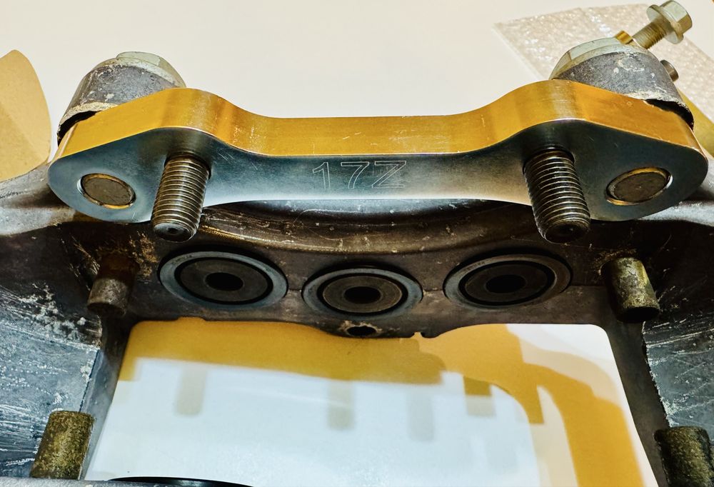 Адаптерни планки за преминаване към спирачни апарати Brembo 17Z