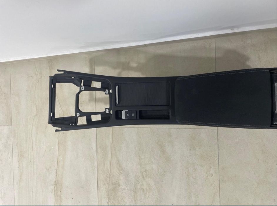 Vând cotiera passat b8