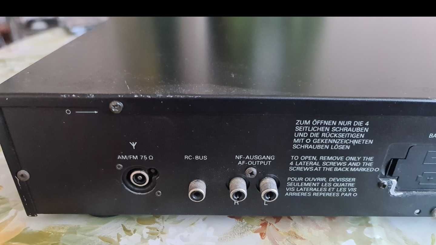 Grundig  T8200  Quartz  synthesizer AM FM  tuner