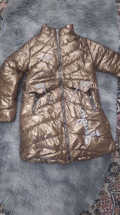 O'rta  yoshdagi qizlarimiz un issiqqina qalingina kurtkalarimiz.