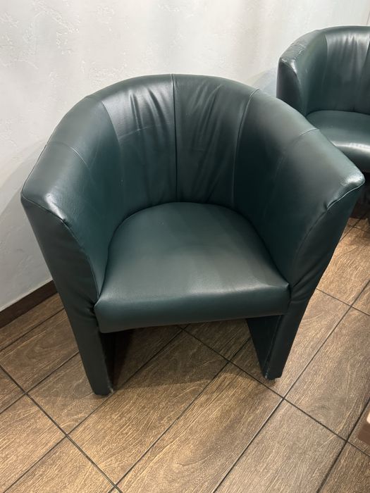 Кресло из экокожа продаётся