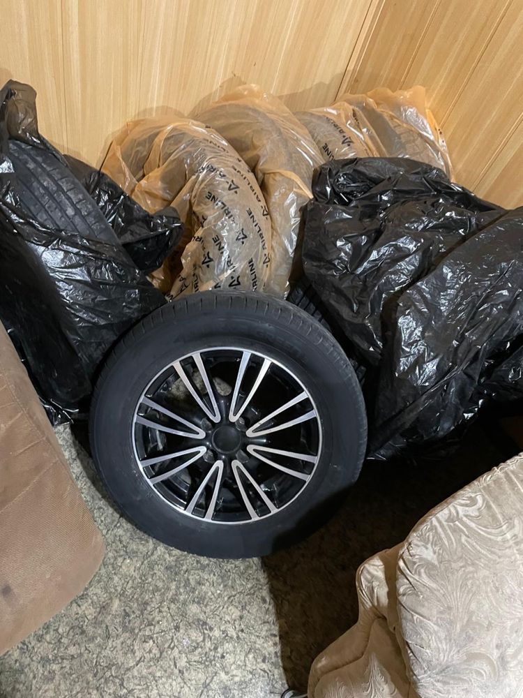 Продам комплект колес r14