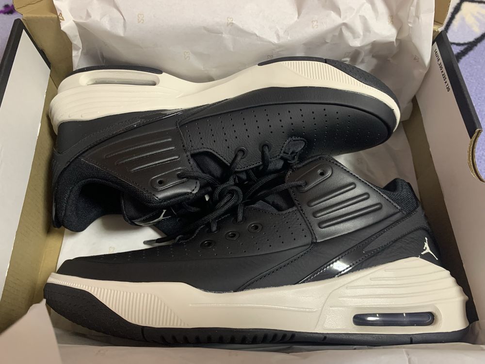 Nike Jordan Max Aura 5  - размер 43 - 27.5 см.стелка.