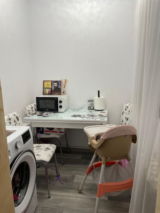 Vând apartament în valea roșie