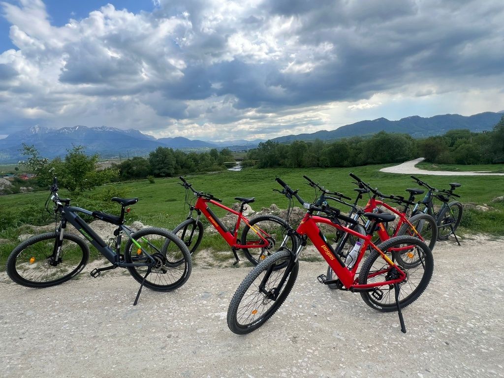 Închiriez 14 biciclete electrice