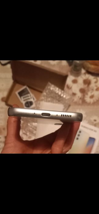 Телефон Самсунг Галакси А34 като нов с два протектора само за 330лв.