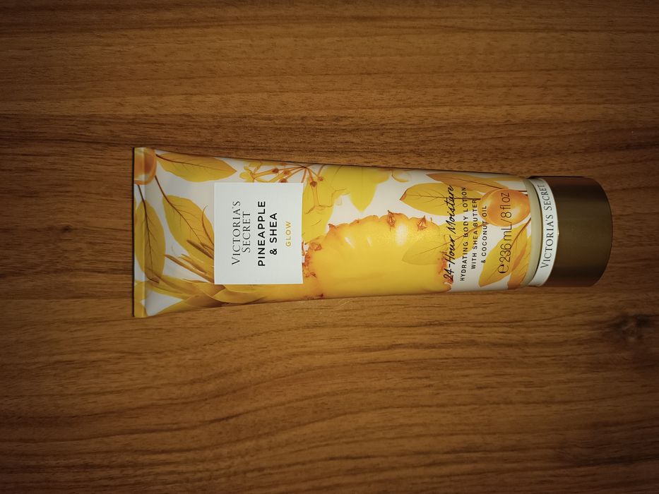 Body lotion Pineapple  Victoria secret236mL . original