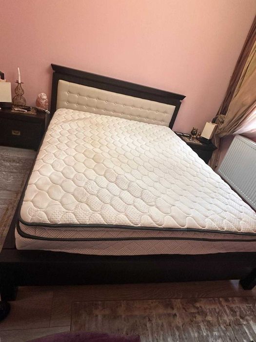 Vând pat dublu cu noptiere, comodă și somieră