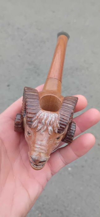 Лула за пушене "Овен". Дърворезба от Генадий Никитин.