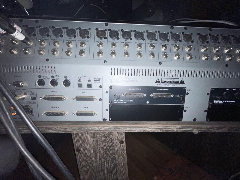 Vând Mixer studio Tascam DM 48