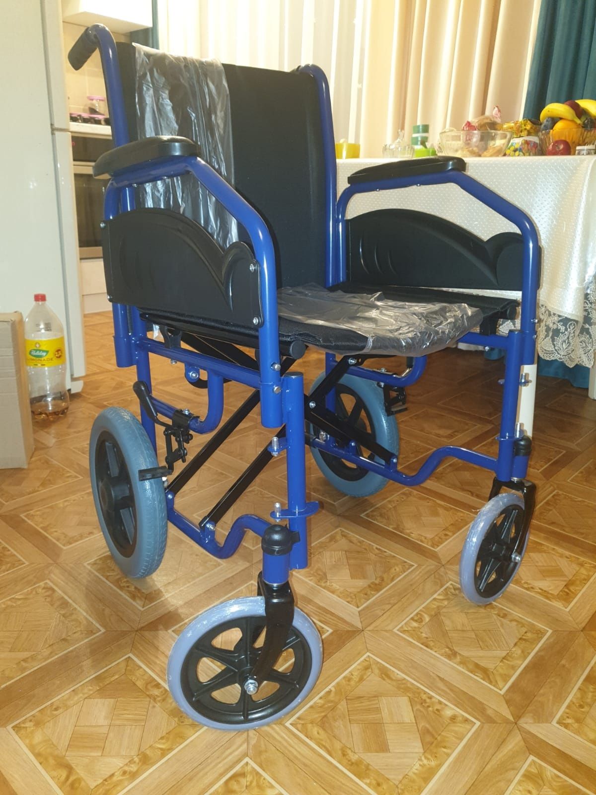 Продам новую инвалидную коляску