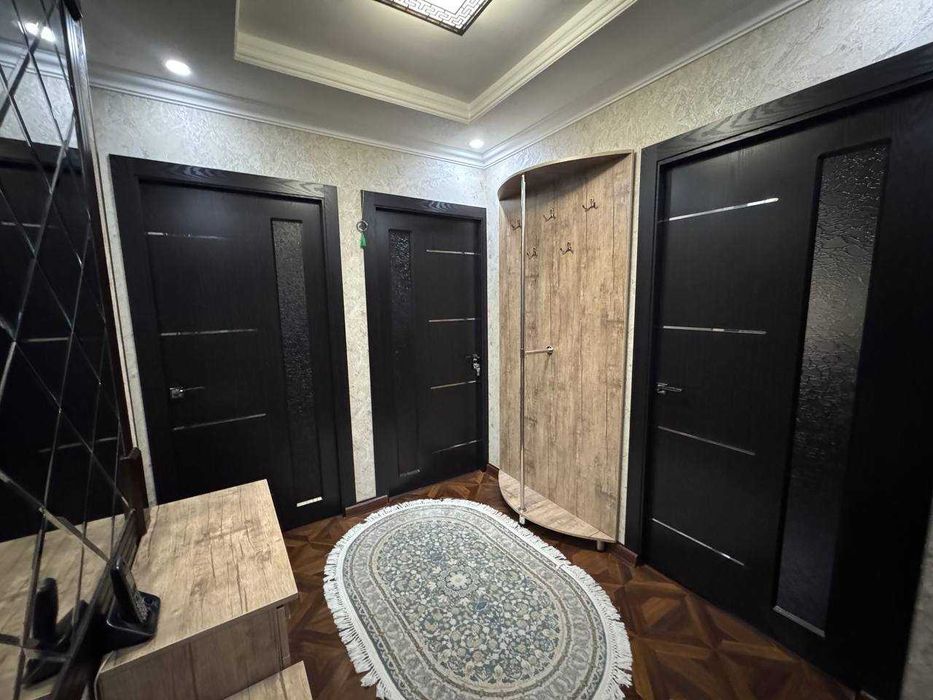 4х комнатная квартира в кирпичном доме с двориком, Вокзал