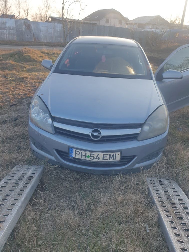 Dezmembrez opel astra h gtc 1.6i