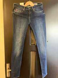 Vand blugi de fete skinny BIG STAR noi si Levi’s