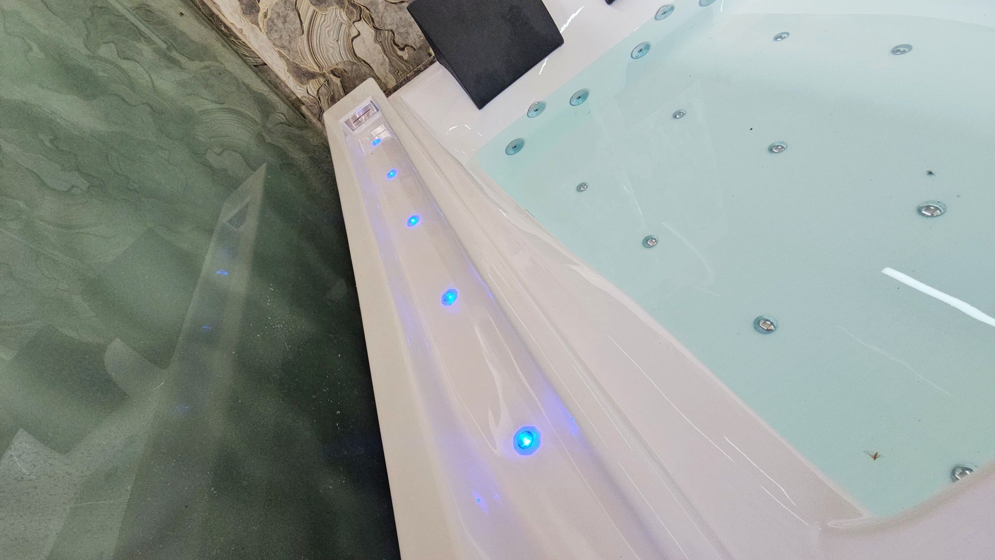 *Spa* Хидромасажна Вана (Джакузи) с Подгрев до 50° 1.78х1.33