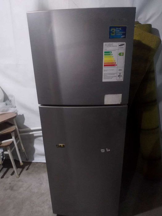 Холодильник Samsung RT2BSRMG
