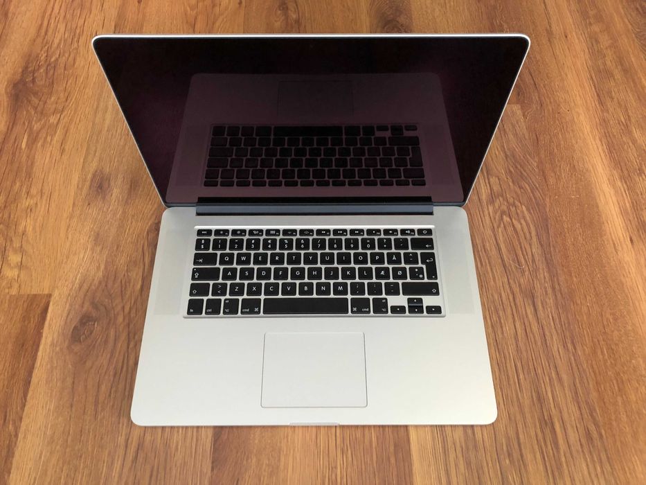 15.4 Retina Core i7 Apple MacBook Pro Mid 2015 16GB RAM/256GB SSD/Iris