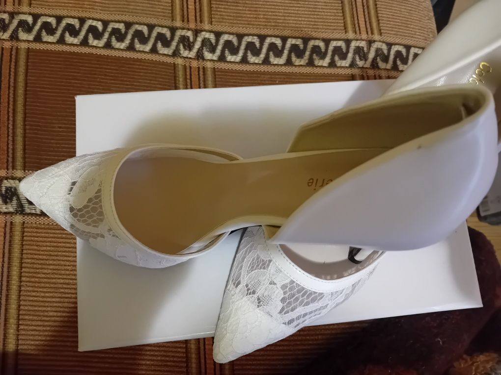 Pantofi marimea 40